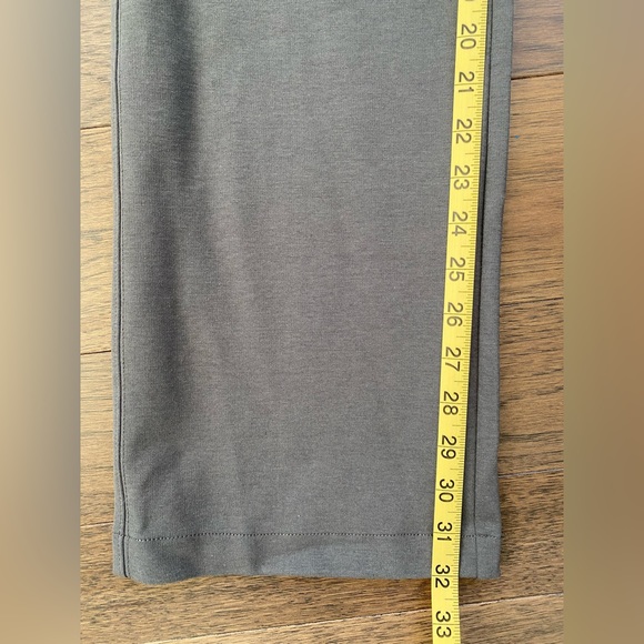 Eddie Bauer Women's Gray Trousers Stretch Pants Zip Hook and Eye Closure Size 6 - Picture 6 of 15